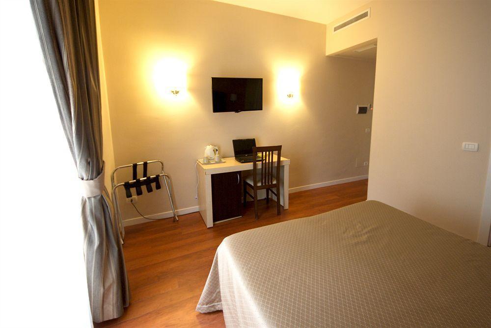 Hotel Saturnia Рим Екстер'єр фото
