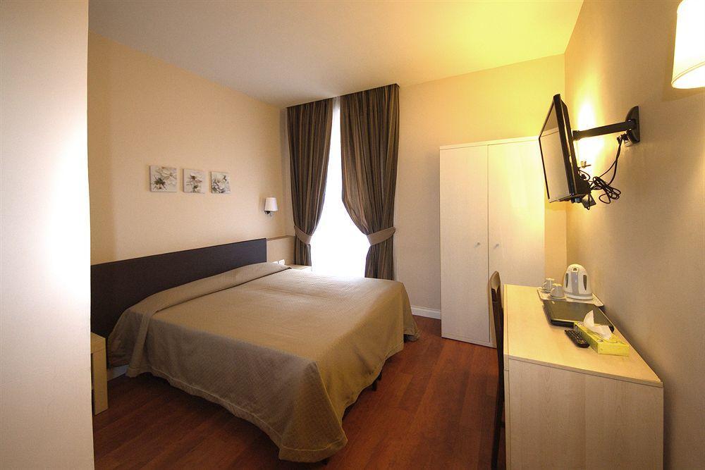 Hotel Saturnia Рим Екстер'єр фото