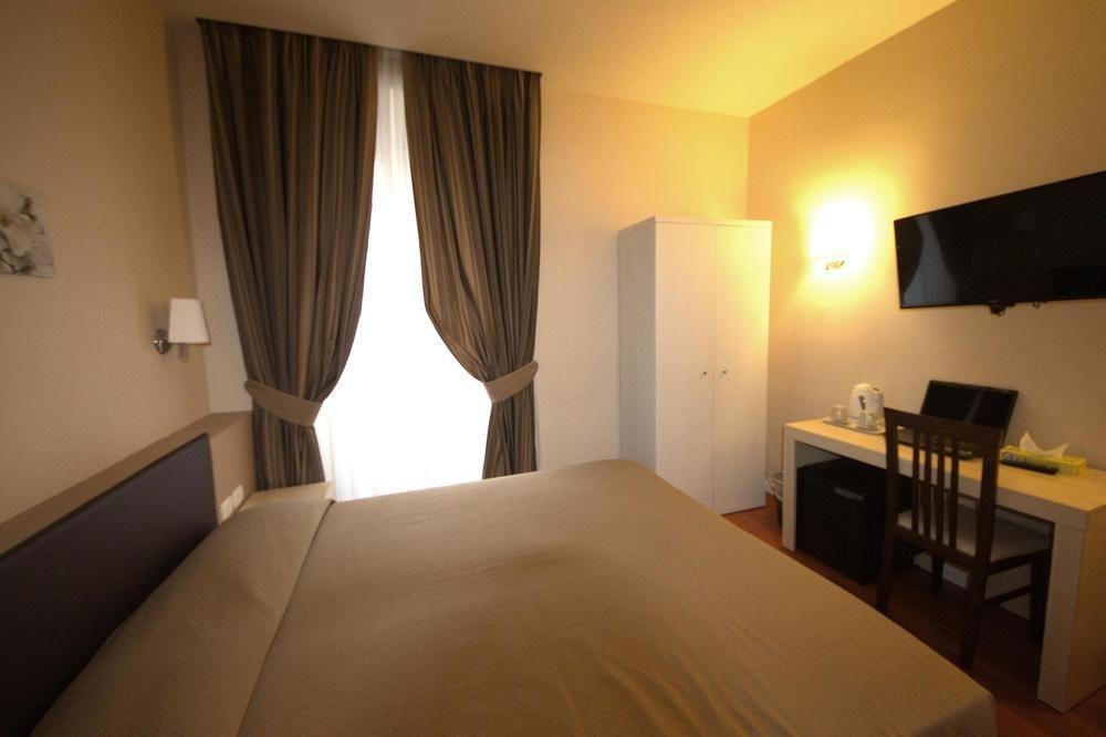 Hotel Saturnia Рим Екстер'єр фото