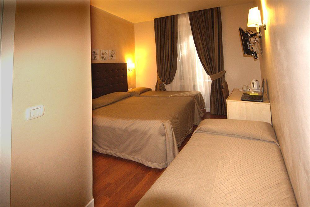 Hotel Saturnia Рим Екстер'єр фото