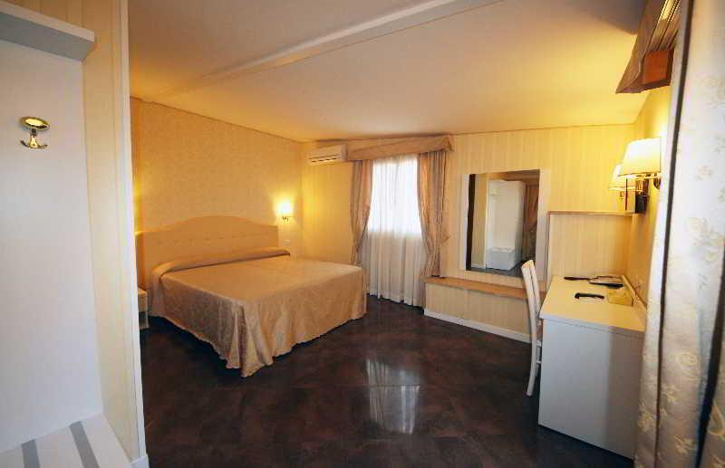 Hotel Saturnia Рим Екстер'єр фото